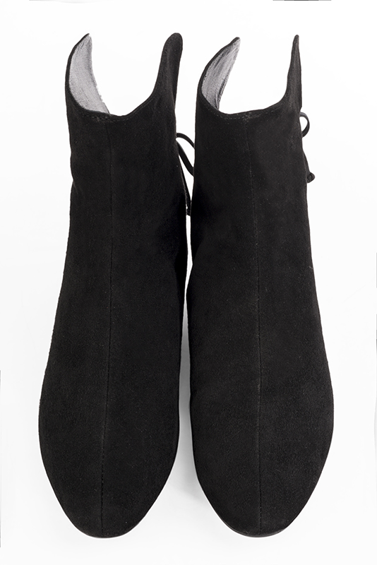 Matt black women's ankle boots with laces at the back. Round toe. Flat block heels. Top view - Florence KOOIJMAN